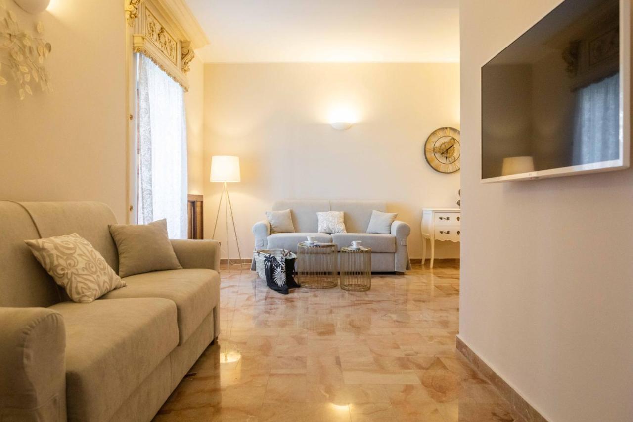 פלרמו Appartamenti Porto Antico La Cala מראה חיצוני תמונה